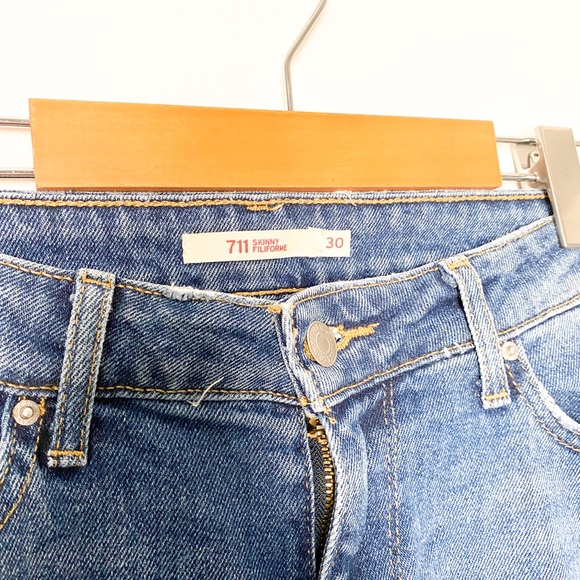 Levi’s 711 Skinny Raw Hem Distressed Jeans - Picture 3 of 9